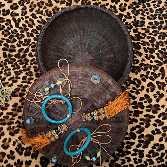 EXCELLENT CONDITION! Vintage Chinese Sewing Basket - Picture 4 of 6